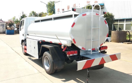 Camión Cisterna DONGFENG 5000Lts - Imagen 3